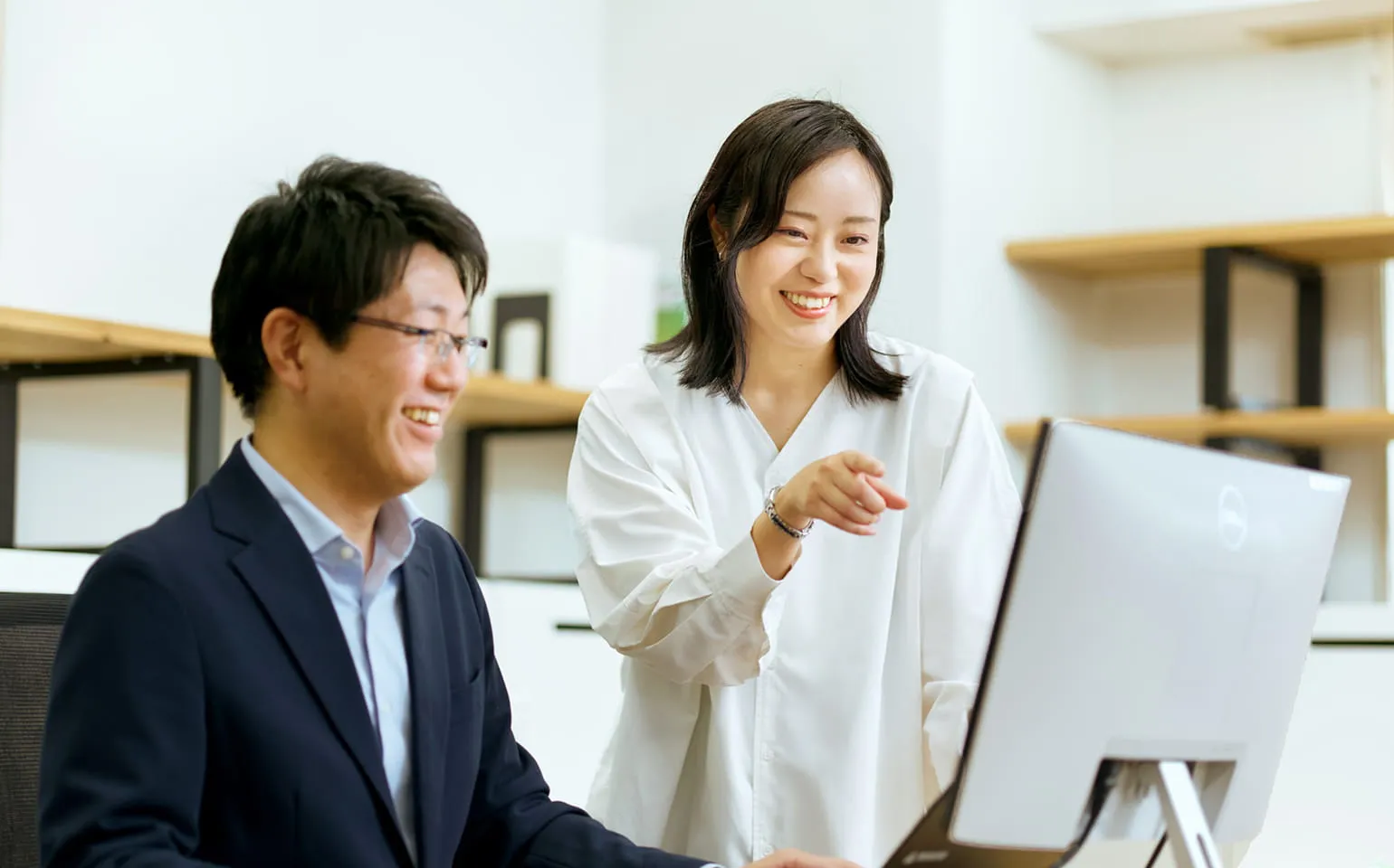 談笑する社員